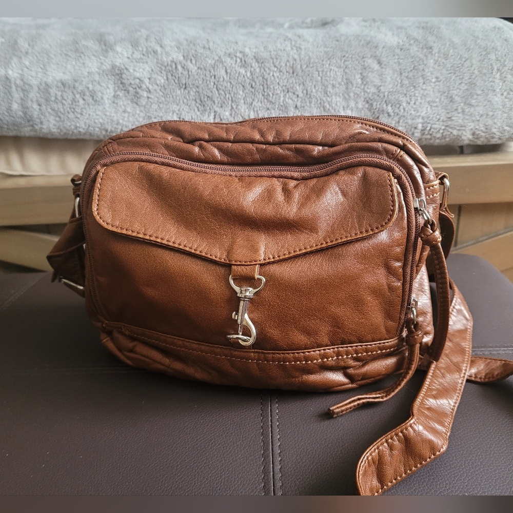 Bueno Vintage Leather Camera Crossbody Bag